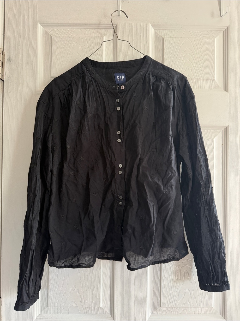 GAP Black Lightweight Long-Sleeve Button-Down Shirt
